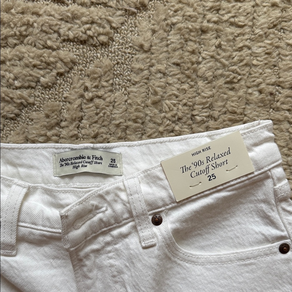 Abercrombie & Fitch High Rise The 90’s Relaxed Cutoff Short